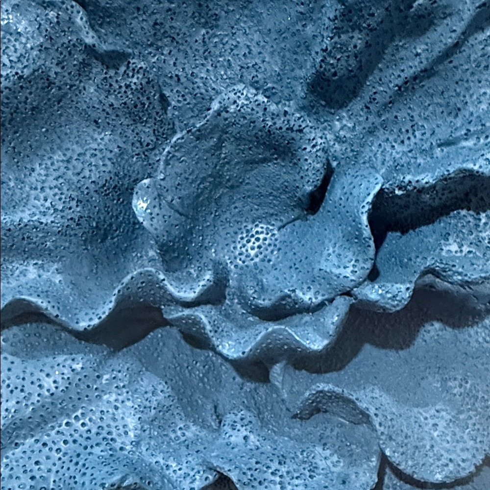 Blue Textured Flower or coral Sculpture made out of resin beautiful blue - Picture 4 of 4